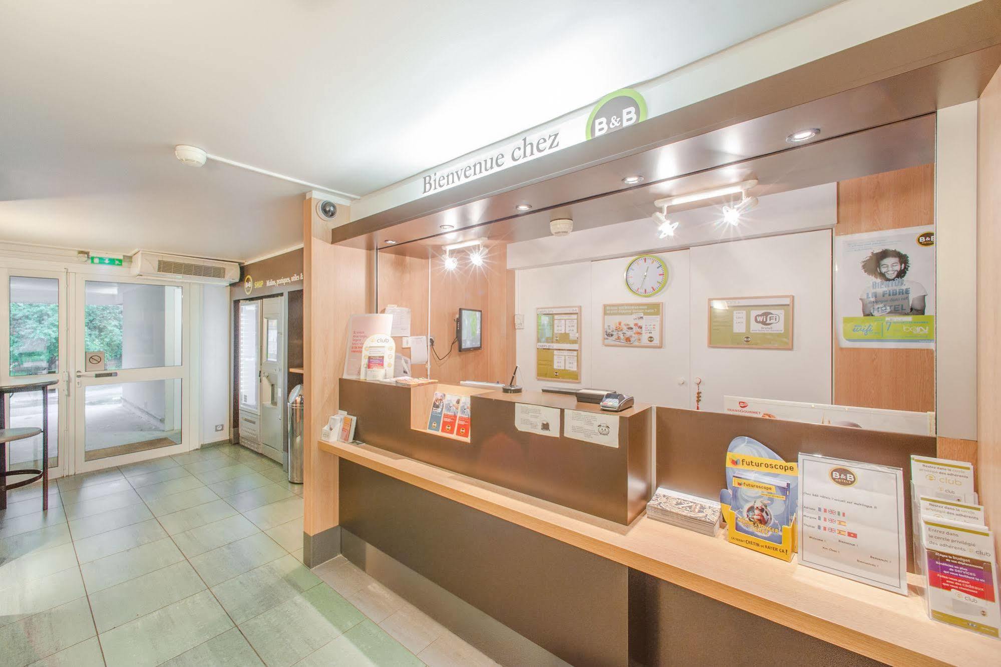 B&B Hotel Pontault Combault Bagian luar foto